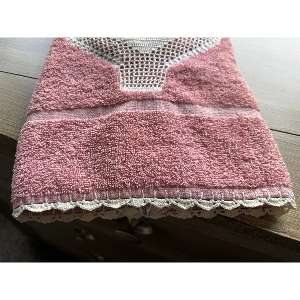 Vintage Cannon USA Pink Crochet Detail Heart Basket Bath Towel & Washcloth Set